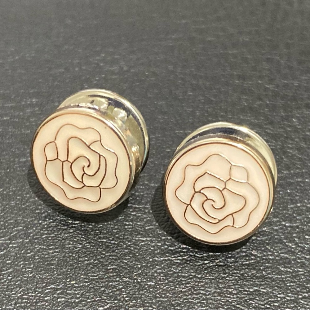 3/$35|Chic Peach/ Cream/ Beige & Silver Floral Circle Brooch Pin Accessory